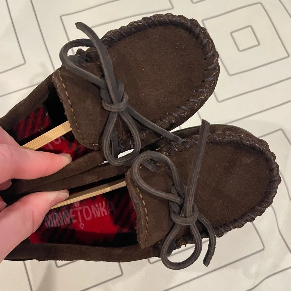 New Minnetonka Chocolate Brown Moccasins